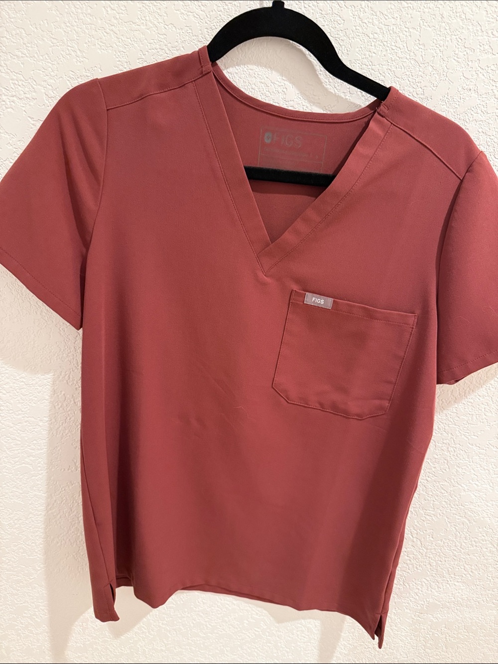 Figs Women's V-Neck Scrub Top in Dusty Rose